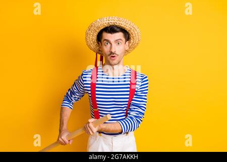 Photo of young handsome man wear straw hat hold wooden paddle canoe isolated on yellow color background Stock Photo