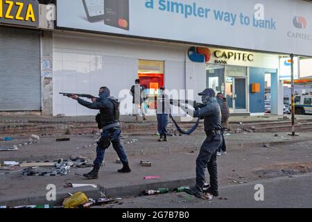 (210712) -- JOHANNESBURG, July 12, 2021 (Xinhua) -- Police officers are positioned to deal with looting in Johannesburg, South Africa, on July 12, 2021. Soldiers have been deployed in KwaZulu-Natal and Gauteng provinces to deal with violent protests and looting, the South African army said on Monday. Police said six people were killed and 219 people arrested over the weekend in Gauteng and KwaZulu-Natal following violent protests after former president Jacob Zuma was jailed for 15 months for contempt of court. Hundreds of shops and businesses across the two provinces were looted. (Photo by Yes Stock Photo