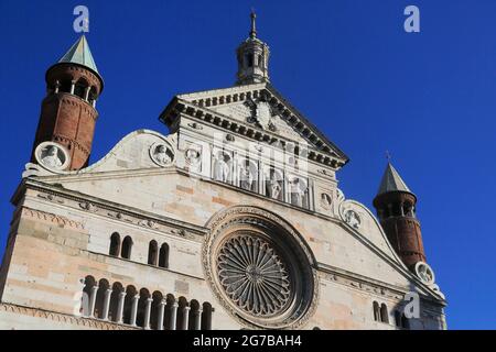 Main facade with rose window and baroque superstructure (show facade), Cremona Cathedral, Cattedrale di Cremona, Lombardy, Lombardia, Italy Stock Photo