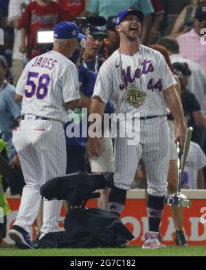 Dave Jauss' (Mets bench coach) pitch cast to Pete Alonso in Round