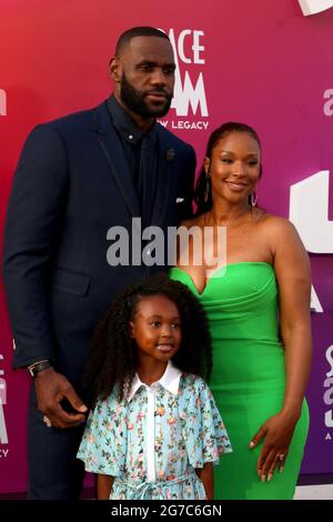 LeBron James, Zhuri James and Savannah Brinson James at the world ...