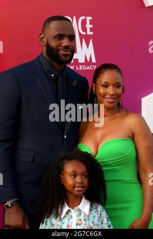 LeBron James, Zhuri James and Savannah Brinson James at the world ...