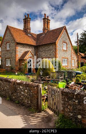 UK, England, Buckinghamshire, Hambleden Valley, Hambeden village, traditional flint and brick cottage garden Stock Photo