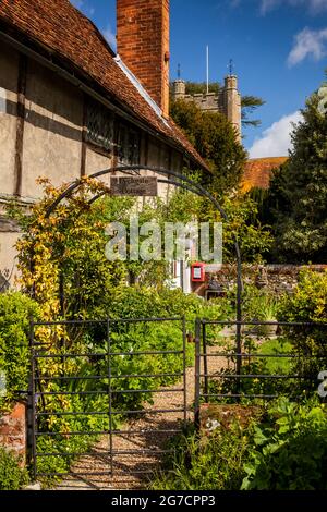 UK, England, Buckinghamshire, Hambleden Valley, Hambeden village, Lychgate Cottage garden beside St Mary’s church Stock Photo
