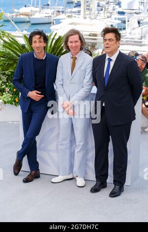 Palais des festivals, Cannes, France. 13th July, 2021. Cast poses at the 'The French Dispatch' Photocall. Persons Pictured, Adrien Brody, Wes Anderson, Benicio Del Toro. Picture by Credit: Julie Edwards/Alamy Live News Stock Photo