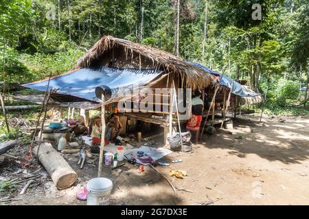 Taman Negara, Pahang, Malaysia, July 12, 2021: Batek natives family and traditional home. Batek are the indigenous people in Taman Negara National Stock Photo