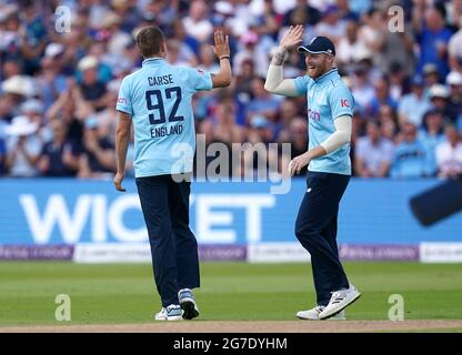 England's Brydon Carse, left, celebrates the wicket of India's Rinku