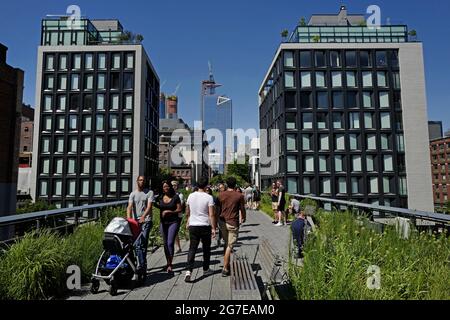 Footpath of the High Line Park in Chelsea district, Manhattan, New York City. Stock Photo