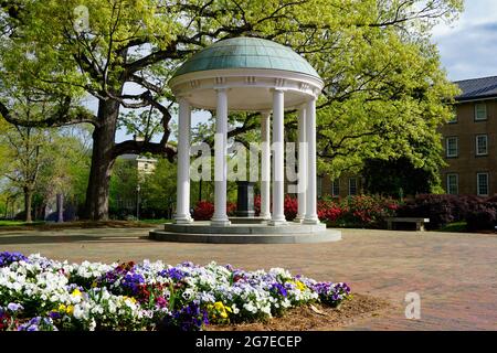 Springtime flowers in front of the Old Well on UNC-CH campus Stock Photo