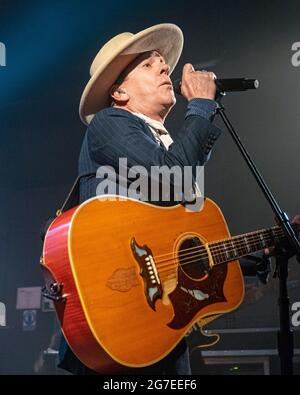 British-born Canadian actor, best known as Jack Bauer from 24; Kiefer Sutherland plays songs from his latest album “Reckless & Me” lie in concert Stock Photo