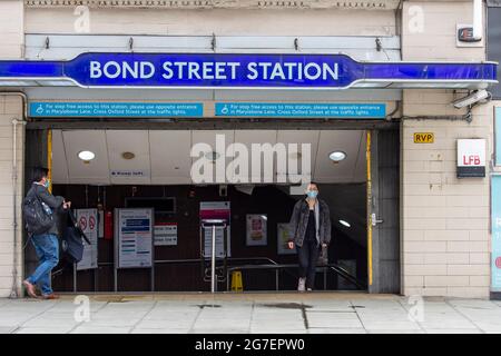 https://l450v.alamy.com/450v/2g7epw0/london-england-13-jul-2021-people-seen-wearing-facemasks-at-bond-street-underground-stationthe-mandatory-wearing-of-face-masks-on-public-transport-in-england-is-to-end-on-the-19th-july-dubbed-freedom-day-after-boris-johnson-confirmed-that-most-mandatory-covid-19-restrictions-will-end-photo-by-dave-rushen-sopa-imagessipa-usa-2g7epw0.jpg