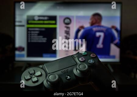  FIFA 2021 - PS4 : Electronics