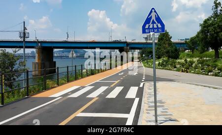 Bike path along Han river in Seoul, South Korea Stock Photo