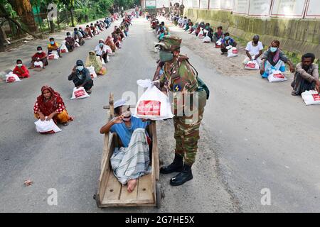 Dhaka, Bangladesh - July 14, 2021: The food items saved from the rations allotted to the members of the Bangladesh Army were distributed among more th Stock Photo