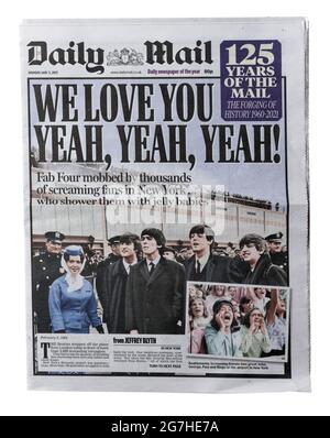 A historic reproduction front page of the Daily Mail with the headline We Love You Yeah Yeah Yeah, about the Beatles in New York Stock Photo