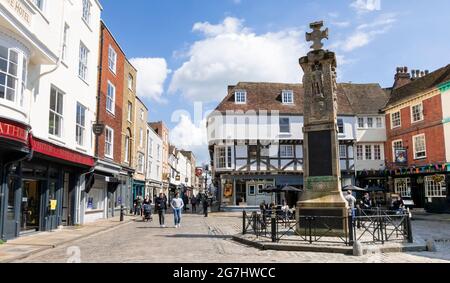 The Canterbury War Memorial with Pub and shops on the Buttermarket Canterbury Kent England UK GB Europe Stock Photo