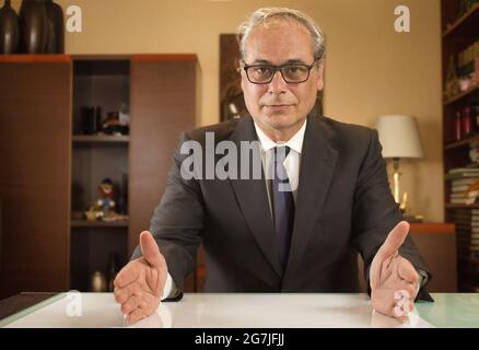 businessman with open arms looking confidently in front Stock Photo