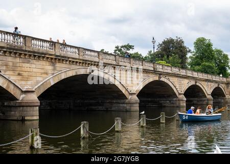 London. UK- 07.11.2021. The Serpentine Bridge in Hyde Park with visitors enjoying boating on the lake. Stock Photo