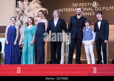 CANNES - JULY 14:  Juliette Benveniste, Anne-Sophie Bowen-Chatet, Vicky Krieps, Mathieu Amalric, Arieh Worthalter, Sacha Ardilly and Aurele Grzesik arrives to the premiere of ' A FELESEGEM TORTENETE / L’HISTOIRE DE MA FEMME / THE STORY OF MY WIFE ' during the 74th Cannes Film Festival on July 14, 2021 at Palais des Festivals in Cannes, France. (Photo by Lyvans Boolaky/ÙPtertainment/Sipa USA)