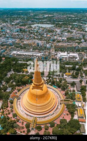 Wat Phra Pathom Chedi Ratchaworamahawihan or Wat Phra Pathommachedi Ratcha Wora Maha Wihan, in Nakhon Pathom, Thailand Stock Photo