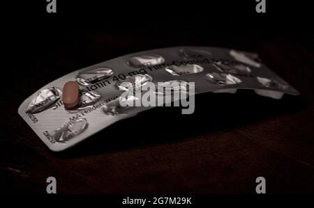 File photo dated 11/9/2017 of a statin tablet on an empty packet. The benefits of taking statins for healthy adults outweigh the risks, according to a new review. Issue date: Thursday July 15, 2021. Stock Photo