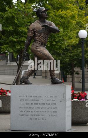 Ken Griffey, Jr. Statue - Clio