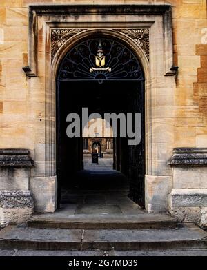 The entrance to the Old Schools quadrangle in the Bodleian Library from Radcliffe Square, with the arms of Bernhard von Mallinckrodt (1591-1664) Stock Photo