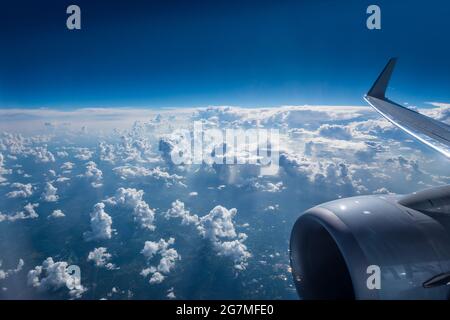 looking out of plane window, wing of plane,plane,flying,america,usa,airport,chicago Stock Photo