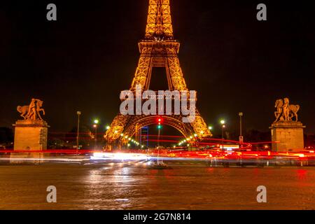 France, Paris. Night at the foot of the Eiffel Tower. Traffic on the Jena bridge Stock Photo