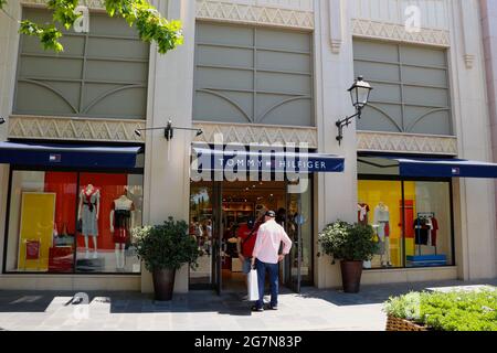 Las Shopping Mall Madrid Spain vapour sprayed to help with a hot day Stock Photo - Alamy