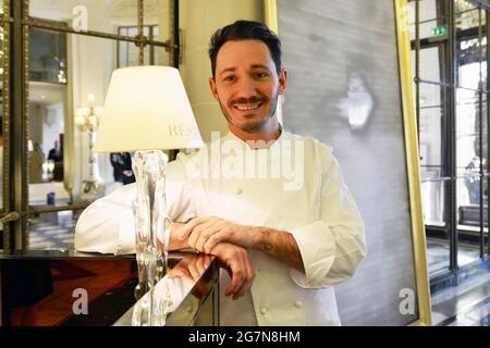 FRANCE. PARIS 75001. HOTEL LE MEURICE (5*). CEDRIC GORET IS THE PASTRY CHEF OF THE MEURICE SINCE 2011. Stock Photo