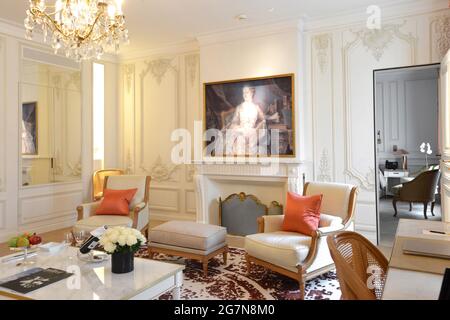 FRANCE. PARIS 75001. THE HOTEL LE MEURICE (5*). THE SUITE POMPADOUR IS ONE OF THE 160 ROOMS AND SUITES OF THE PALACE. Stock Photo