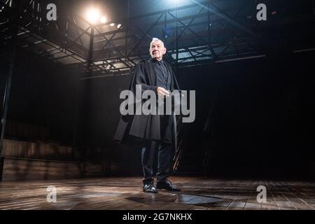 Windsor, UK. 15 July 2021. Sir Ian McKellen performing in Hamlet, at the Theatre Royal in Windsor. The play opens on Monday 21 June and will run until 4 September. Picture date: Thursday July 15, 2021. Photo credit should read: Matt Crossick/Empics/Alamy Live News Stock Photo