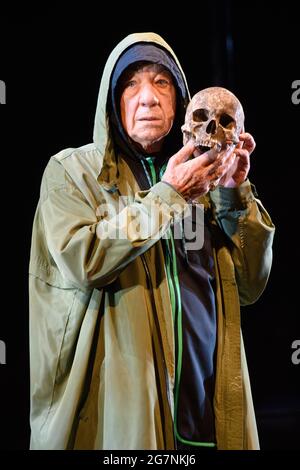 Windsor, UK. 15 July 2021. Sir Ian McKellen performing in Hamlet, at the Theatre Royal in Windsor. The play opens on Monday 21 June and will run until 4 September. Picture date: Thursday July 15, 2021. Photo credit should read: Matt Crossick/Empics/Alamy Live News Stock Photo