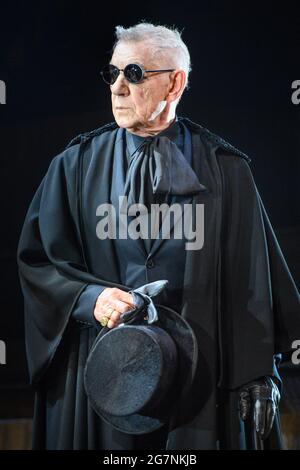 Windsor, UK. 15 July 2021. Sir Ian McKellen performing in Hamlet, at the Theatre Royal in Windsor. The play opens on Monday 21 June and will run until 4 September. Picture date: Thursday July 15, 2021. Photo credit should read: Matt Crossick/Empics/Alamy Live News Stock Photo