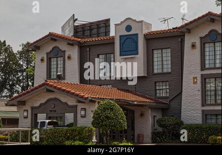 Augusta, Ga USA - 04 29 21: la quinta hotel chain old vintage brown brick building facade - Washington Road Stock Photo