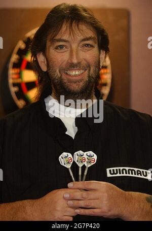 File photo dated 14-11-2007 of Andy Fordham practices at Leisure World in Bridlington, East Yorkshire. Issue date: Thursday July 15, 2021. Stock Photo