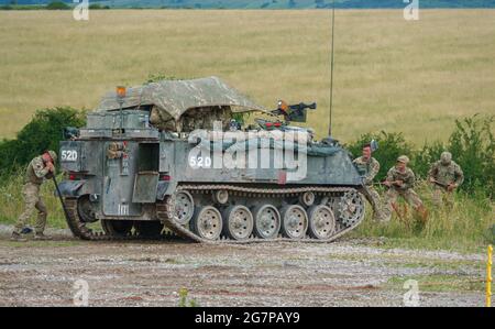 british army FV432 Bulldog light armored medical assistance ambulance ...