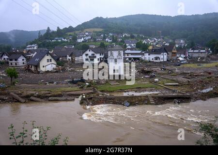 Bad Neuenahr Ahrweiler, Germany. 16th July, 2021. View of the community of Schuld the day after the flood disaster. Heavy rain led to extreme flooding. Credit: Thomas Frey/dpa/Alamy Live News Stock Photo