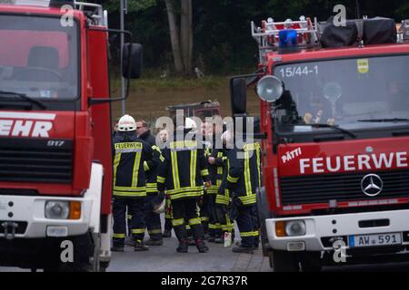 Bad Neuenahr Ahrweiler, Germany. 16th July, 2021. Firefighters discuss their mission in the community of Schuld the day after the flood disaster. Heavy rain led to extreme flooding. Credit: Thomas Frey/dpa/Alamy Live News Stock Photo