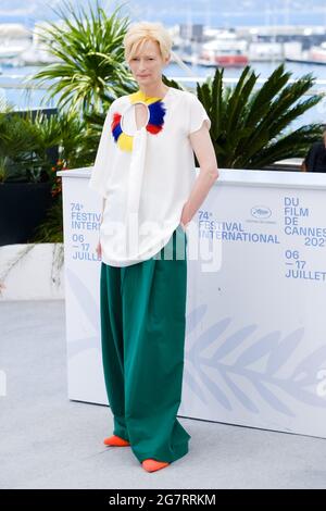 Palais des festivals, Cannes, France. 16th July, 2021. Tilda Swinton poses at the 'Memoria' Photocall. Picture by Credit: Julie Edwards/Alamy Live News
