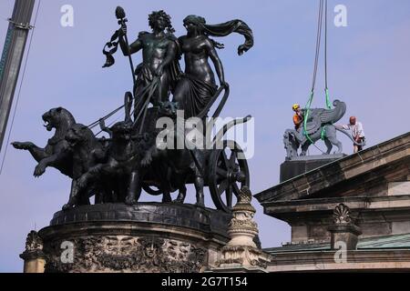 Dresden Panther Quadriga At The Semper Opera House Stock Photo - Alamy