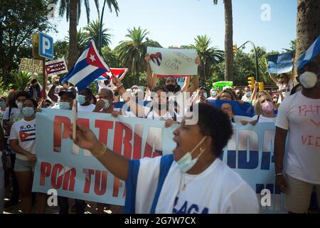 Malaga, Spain. 16th July, 2021. Protesters march with a banner and Cuban flags as they take part in a demonstration in support of Cuban population. A group of Cuban residents in Malaga have marched along main streets in downtown under the slogan: 'Homeland and life' to demonstrate against government of Cuban president Miguel Diaz Canel, after social breakdown in Cuba demanding the end of the communist dictatorship. (Photo by Jesus Merida/SOPA Images/Sipa USA) Credit: Sipa USA/Alamy Live News Stock Photo