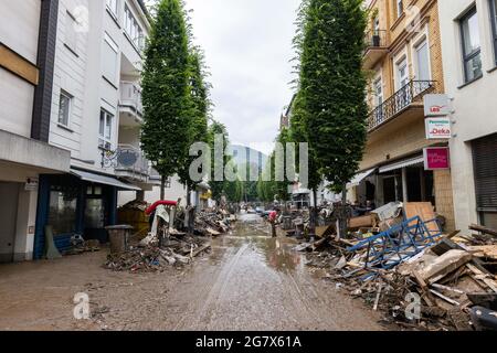 Bad Neuenahr, Germany. 16th July, 2021. Objects destroyed by the flood line a street covered in mud. Massive rainfall has caused flooding in Bad Neuenahr in Rhineland-Palatinate as well as in the entire district of Ahrweiler. Credit: Philipp von Ditfurth/dpa/Alamy Live News Stock Photo