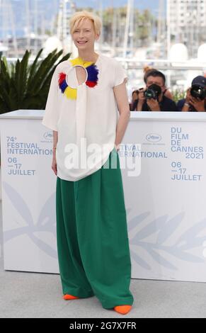 Cannes, France. 16th July, 2021. British actress Tilda Swinton poses during a photocall for the film 'Memoria' at the 74th edition of the Cannes Film Festival in Cannes, southern France, July 16, 2021. Credit: Gao Jing/Xinhua/Alamy Live News