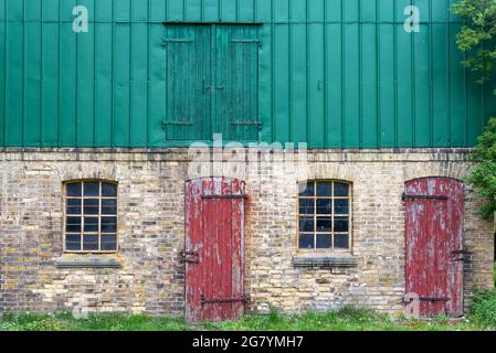 Fassade einer alten Scheune Stock Photo