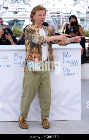 Cannes, France. 17th July, 2021. 74th Cannes Film Festival 2021, Photocall film : Vortex - Pictured: Alex Lutz Credit: Independent Photo Agency/Alamy Live News Stock Photo