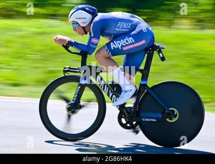 LIBOURNE to SAINT-EMILION , France, 17 July 2021, Alpecin Fenix rider Jasper  PHILIPSEN Credit:David Stockman/Pool/Goding Images/Alamy Live News Stock Photo