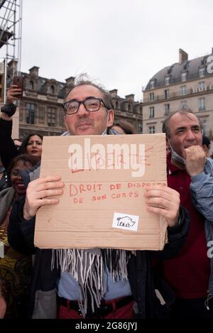 Paris, France. 17th July, 2021. Several tens of thousands of people demontrate against the covid-19 vaccination and health pass, at the call of Florian Philipot and Nicolas Dupond-Aignan, in Paris, France, on July 17, 2021. Photo by Pierrick Villette/Avenir Pictures/ABACAPRESS.COM Credit: Abaca Press/Alamy Live News Stock Photo