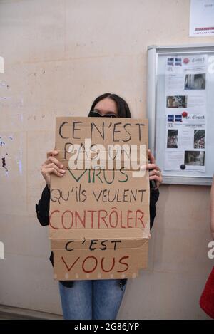 Paris, France. 17th July, 2021. Several tens of thousands of people demontrate against the covid-19 vaccination and health pass, at the call of Florian Philipot and Nicolas Dupond-Aignan, in Paris, France, on July 17, 2021. Photo by Pierrick Villette/Avenir Pictures/ABACAPRESS.COM Credit: Abaca Press/Alamy Live News Stock Photo